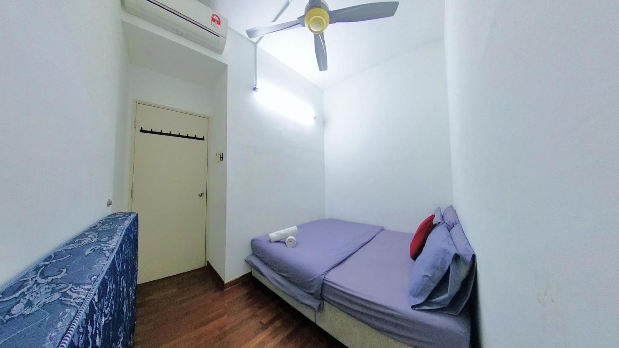 I-city 2r, Free Wifi & 50 Inch Smart Tv, Fit 8pax *