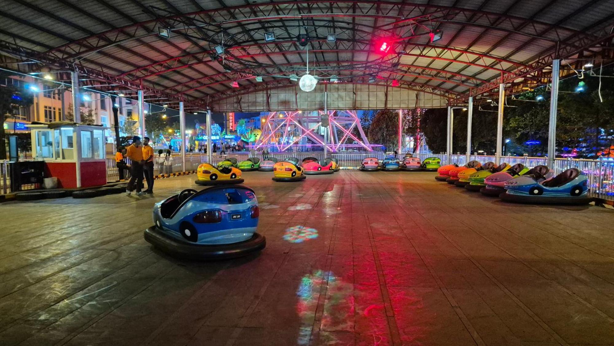 I-city 2r, Free Wifi & 50 Inch Smart Tv, Fit 8pax