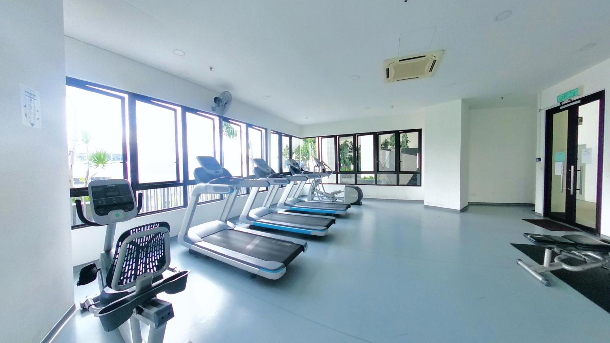 I-city 2r, Free Wifi & 50 Inch Smart Tv, Fit 8pax